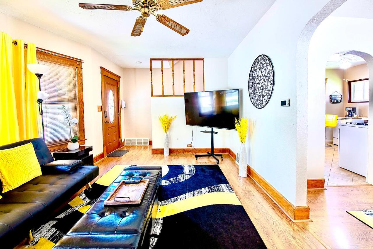 The Amber Retreat - Brooklyn Centre Comfort - Charming Space For Families, Couples & Business Travelers Near Downtown - With 300Mb Wifi, Parking & Self Check-In Cleveland Exterior foto