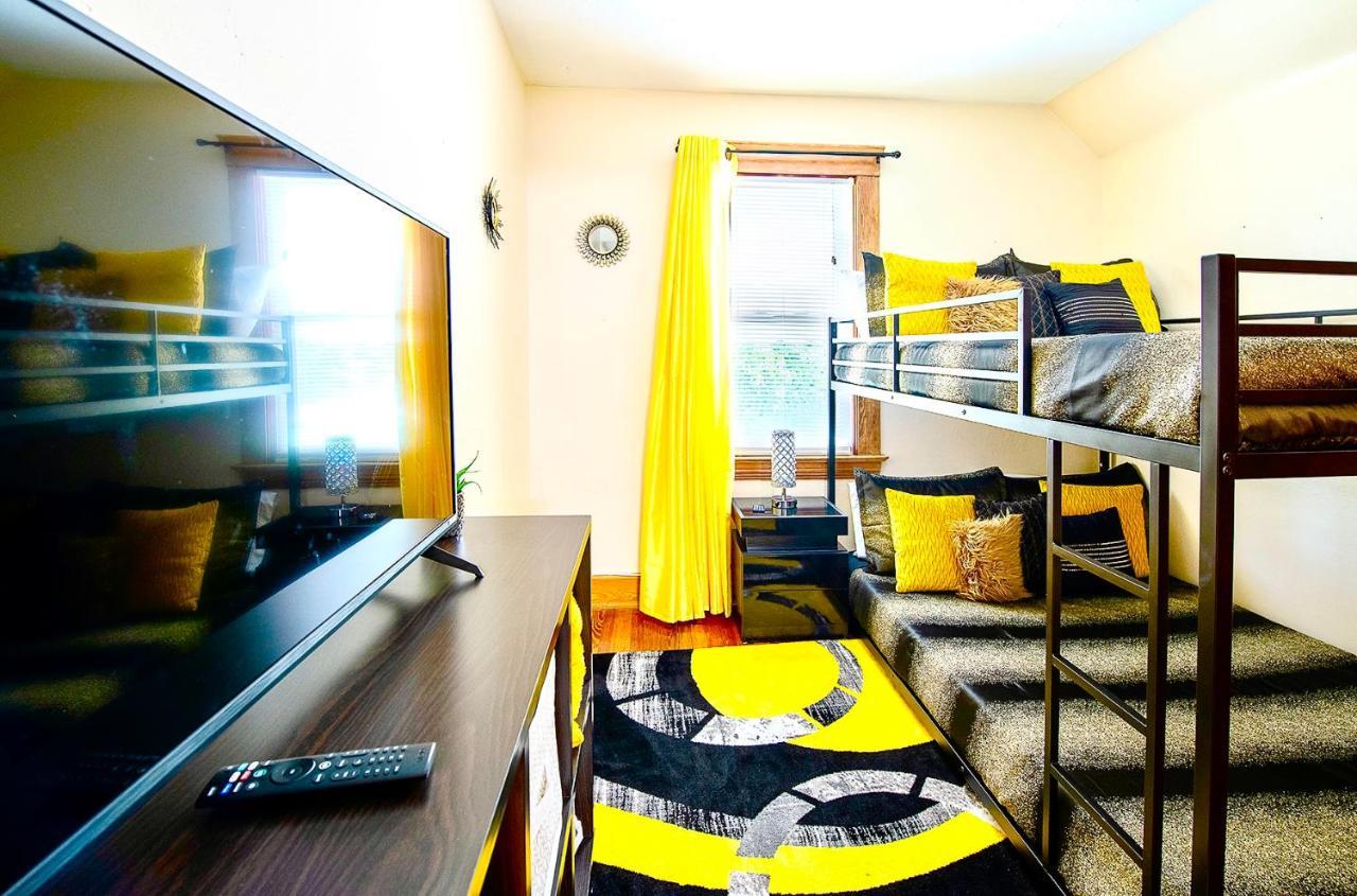 The Amber Retreat - Brooklyn Centre Comfort - Charming Space For Families, Couples & Business Travelers Near Downtown - With 300Mb Wifi, Parking & Self Check-In Cleveland Exterior foto