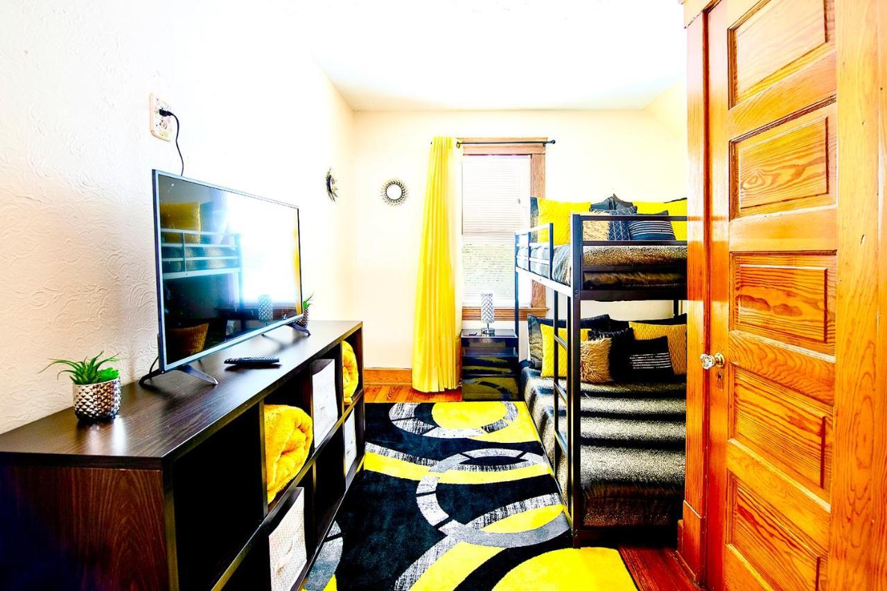 The Amber Retreat - Brooklyn Centre Comfort - Charming Space For Families, Couples & Business Travelers Near Downtown - With 300Mb Wifi, Parking & Self Check-In Cleveland Exterior foto