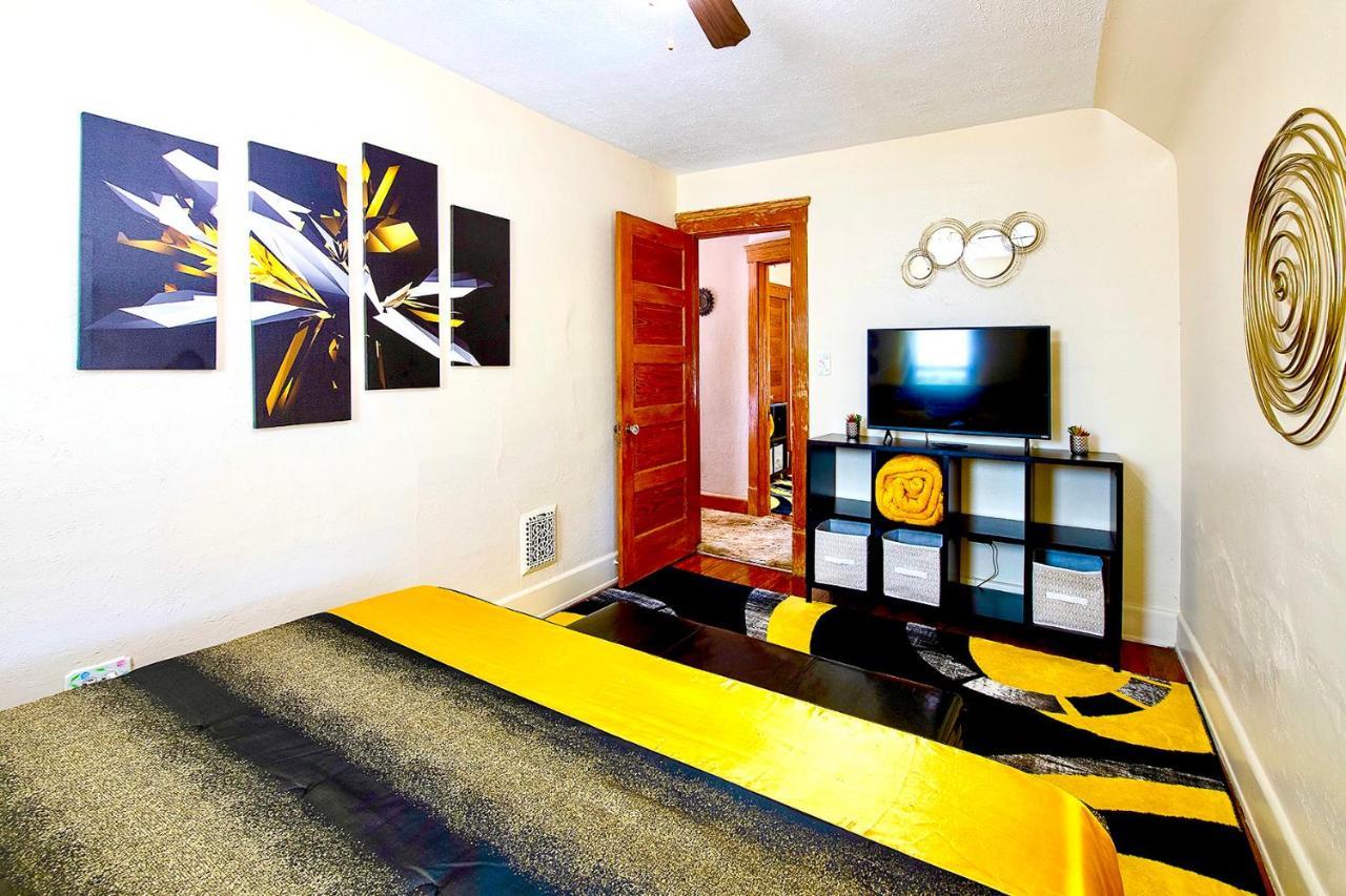 The Amber Retreat - Brooklyn Centre Comfort - Charming Space For Families, Couples & Business Travelers Near Downtown - With 300Mb Wifi, Parking & Self Check-In Cleveland Exterior foto