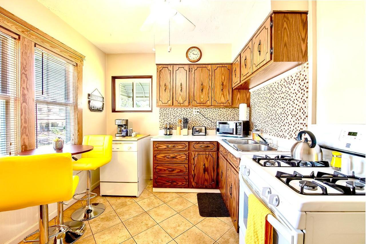 The Amber Retreat - Brooklyn Centre Comfort - Charming Space For Families, Couples & Business Travelers Near Downtown - With 300Mb Wifi, Parking & Self Check-In Cleveland Exterior foto
