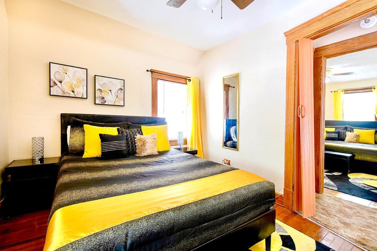 The Amber Retreat - Brooklyn Centre Comfort - Charming Space For Families, Couples & Business Travelers Near Downtown - With 300Mb Wifi, Parking & Self Check-In Cleveland Exterior foto