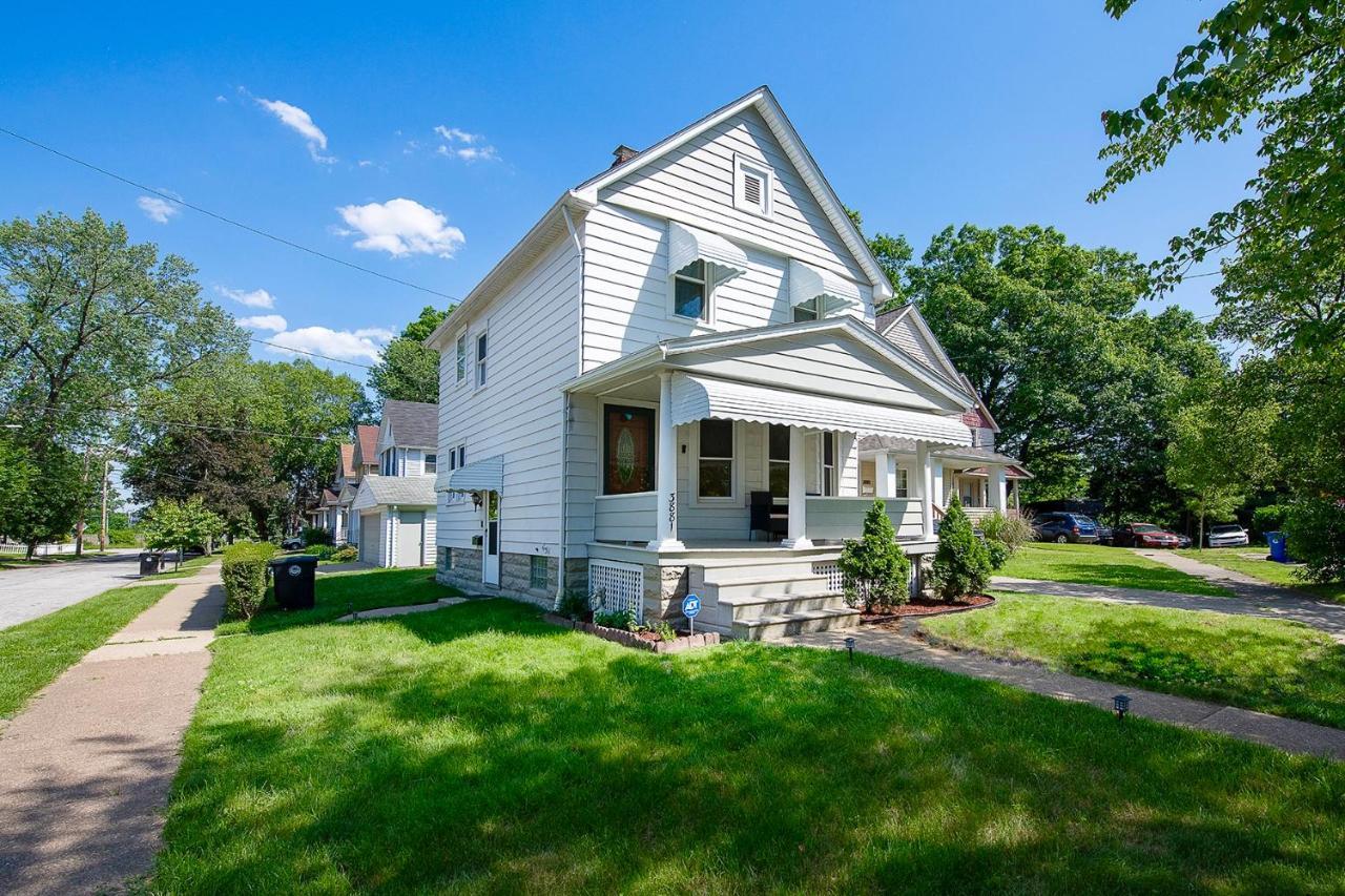 The Amber Retreat - Brooklyn Centre Comfort - Charming Space For Families, Couples & Business Travelers Near Downtown - With 300Mb Wifi, Parking & Self Check-In Cleveland Exterior foto