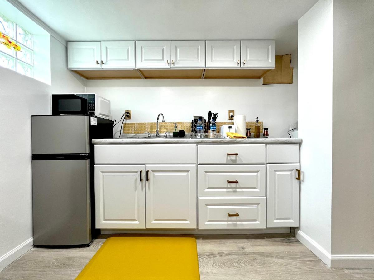 The Amber Retreat - Brooklyn Centre Comfort - Charming Space For Families, Couples & Business Travelers Near Downtown - With 300Mb Wifi, Parking & Self Check-In Cleveland Exterior foto